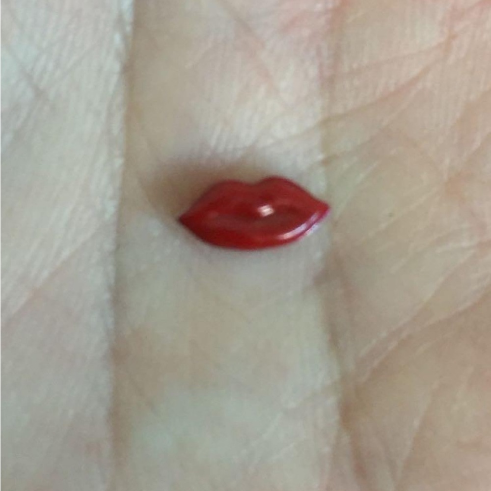 Origami Owl Red Lip-Shaped Charm
